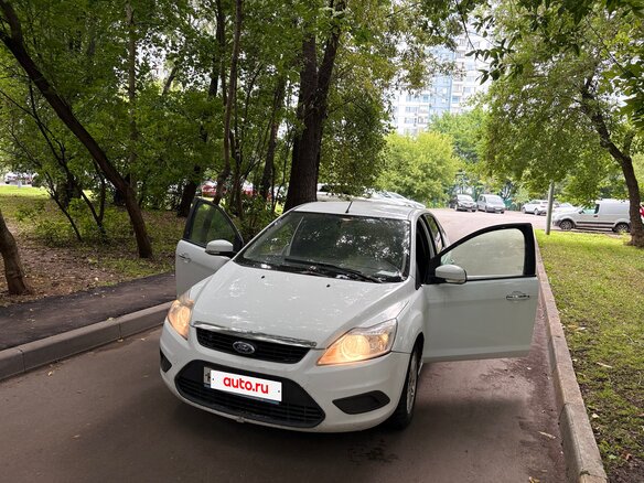 2008 Ford Focus II Рестайлинг, белый, 380000 рублей - вид 2