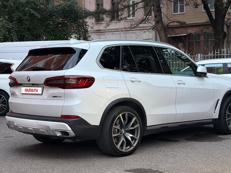 2019 BMW X5 40i IV (G05/G18), белый, 5500000 рублей, вид 3