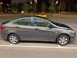 2013 Hyundai Solaris I, серый, 582000 рублей, вид 4