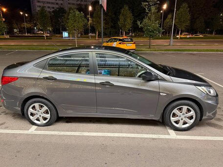 2013 Hyundai Solaris I, серый, вид 4