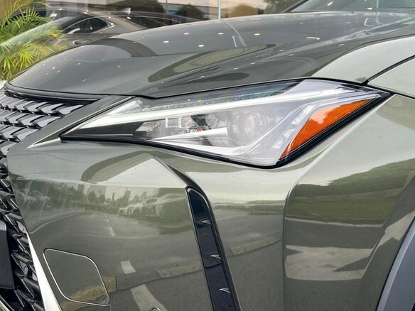 2022 Lexus UX 300e I, зелёный, 2152000 рублей - вид 2