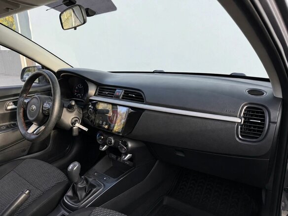 2017 Kia Rio IV, серый - вид 9