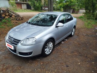 2010 Volkswagen Jetta V, серебристый, 500000 рублей, вид 2