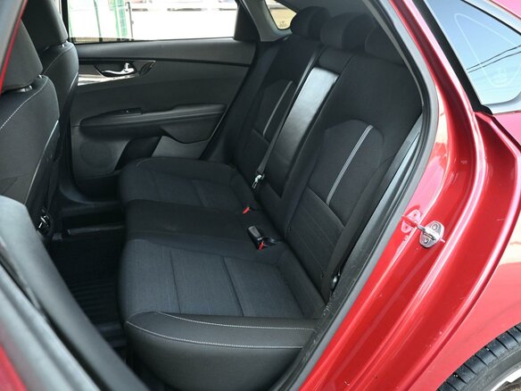 2019 Kia Cerato IV, красный, 1684000 рублей - вид 8