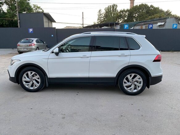 2021 Volkswagen Tiguan II Рестайлинг, белый, 2800000 рублей - вид 6
