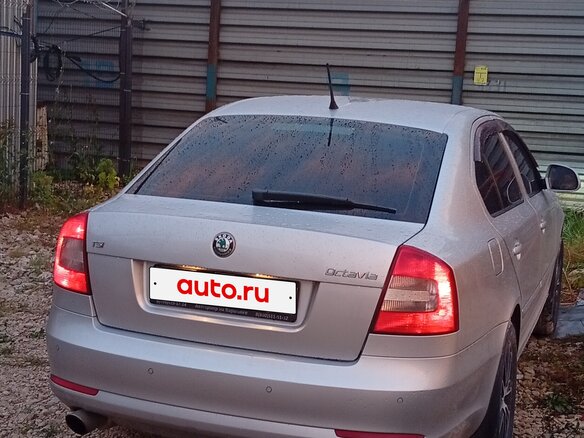 2011 Skoda Octavia DSG7 II (A5) Рестайлинг, серебристый, 900000 рублей - вид 2