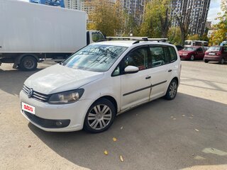 2010 Volkswagen Touran I Рестайлинг 2, белый, 750000 рублей, вид 1