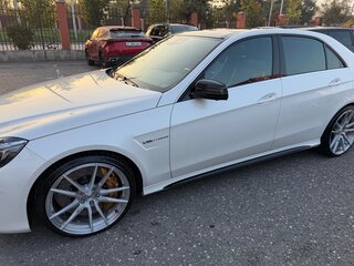 2013 Mercedes-Benz E-Класс AMG 63 AMG IV (W212, S212) Рестайлинг, белый, 4700000 рублей, вид 2