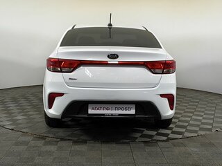 2019 Kia Rio IV, белый, 1195000 рублей, вид 5