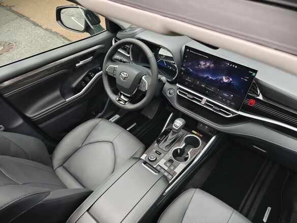 2026 Toyota Highlander IV (XU70), чёрный - вид 14
