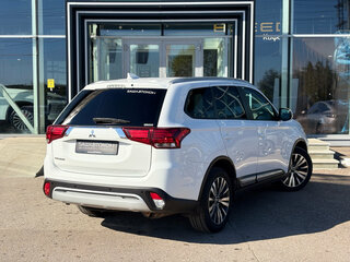2021 Mitsubishi Outlander III Рестайлинг 3, белый, 2225000 рублей, вид 4