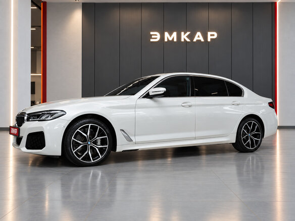 2022 BMW 5 серии Long 530Li VII (G30/G31/G38) Рестайлинг, белый, 4840000 рублей - вид 1