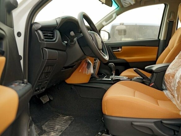 2025 Toyota Fortuner II Рестайлинг, белый, 5000000 рублей - вид 10