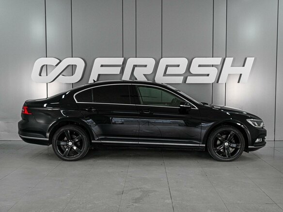 2017 Volkswagen Passat B8, чёрный - вид 4