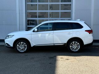 2019 Mitsubishi Outlander III Рестайлинг 3, белый, 2050000 рублей, вид 2