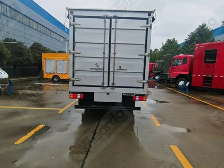 2026 Isuzu Elf (N-series), белый, 6000000 рублей, вид 5