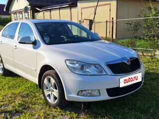 2010 Skoda Octavia II (A5) Рестайлинг, белый, 950000 рублей, вид 3
