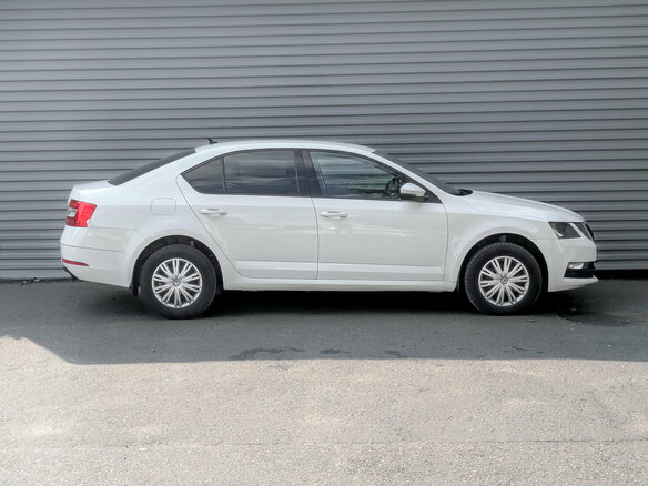 2020 Skoda Octavia III (A7) Рестайлинг, белый, 1775000 рублей - вид 3