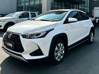 2022 Toyota Yaris L X XP150 Рестайлинг, белый, 1440000 рублей, вид 3