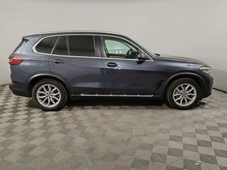 2019 BMW X5 30d IV (G05/G18), серый, 4930000 рублей, вид 4