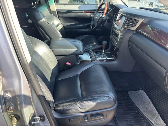 2011 Lexus LX 570 III, серебристый, 2970000 рублей - вид 18