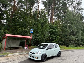 2002 Toyota Vitz I (P10), белый, 270000 рублей, вид 5