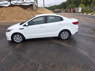 2016 Kia Rio III Рестайлинг, белый, 843000 рублей, вид 4