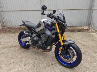 2022 Yamaha MT-09 (FZ-09), серебристый, 1100000 рублей, вид 4