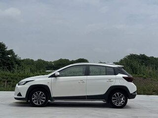 2023 Toyota Yaris IV, белый, 1000111 рублей, вид 3