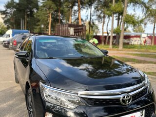 2017 Toyota Camry VII (XV50) Рестайлинг 2, чёрный, 1830000 рублей, вид 5