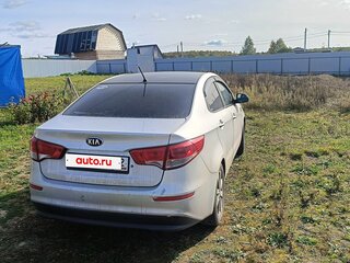 2015 Kia Rio III Рестайлинг, серебристый, 57000 рублей, вид 3