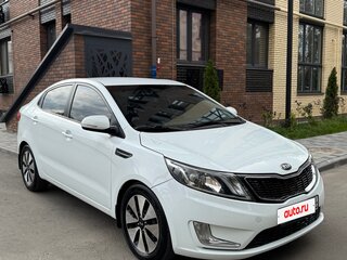 2014 Kia Rio 6-speed III, белый, 970000 рублей, вид 4