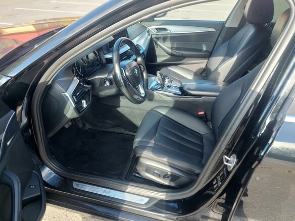 2017 BMW 5 серии 520d VII (G30/G31/G38), чёрный, 2100000 рублей - вид 3