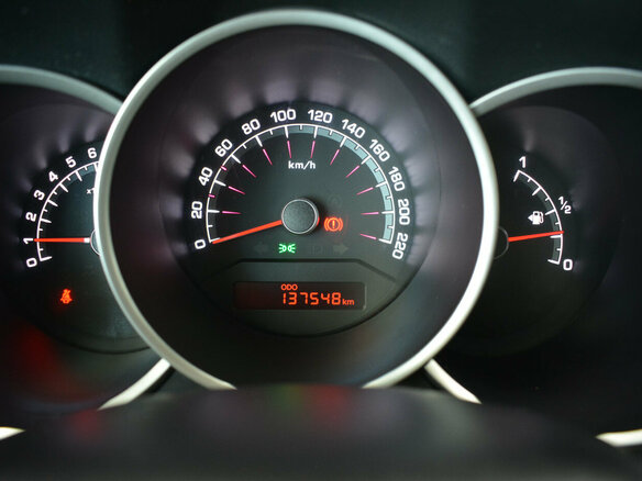 2015 Kia Venga 5-speed I Рестайлинг, красный, 895000 рублей - вид 9