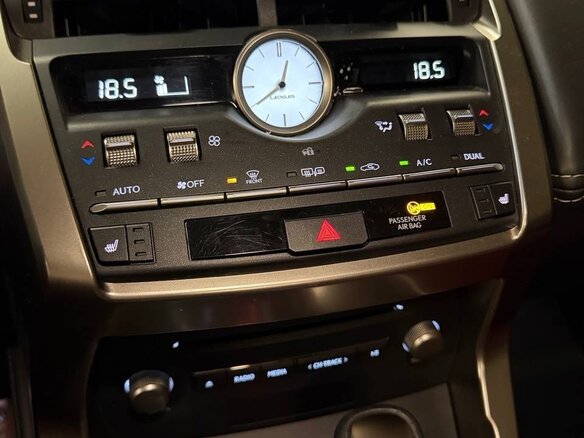 2018 Lexus NX 200 I Рестайлинг, красный, 4000000 рублей - вид 20