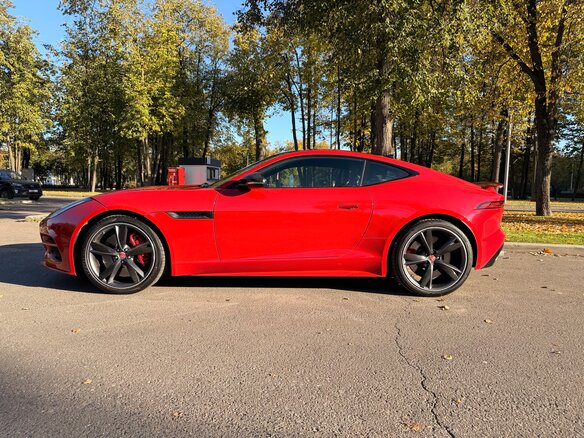 2018 Jaguar F-Type R I Рестайлинг, красный, 7600000 рублей - вид 3