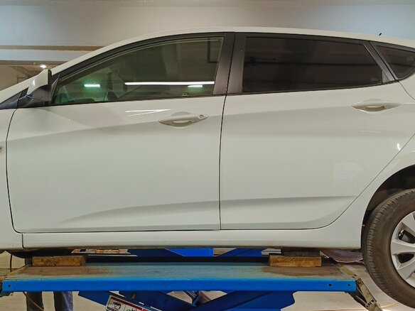 2016 Hyundai Solaris I Рестайлинг, белый, 700000 рублей - вид 5