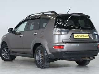 2011 Mitsubishi Outlander II Рестайлинг, коричневый, 1439000 рублей, вид 4