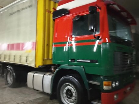 1992 Volvo F-Series, зелёный, 1300000 рублей, вид 4