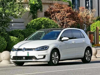 2020 Volkswagen e-Golf VII Рестайлинг, белый, 1335000 рублей, вид 1