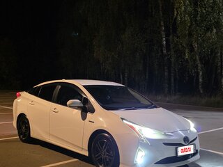 2017 Toyota Prius IV (XW50), белый, 1399000 рублей, вид 2