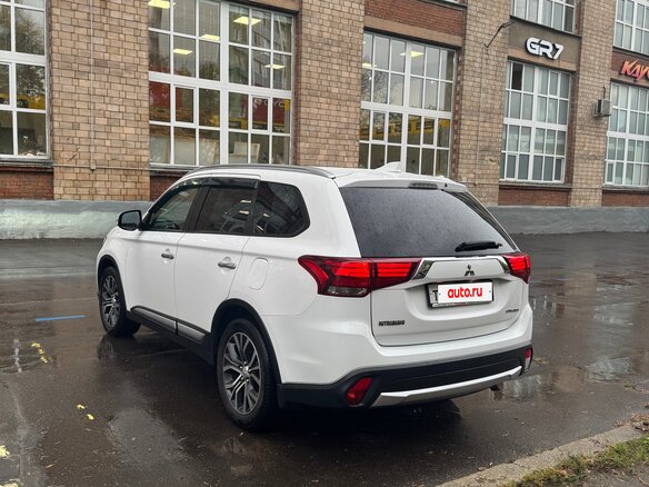 2016 Mitsubishi Outlander III Рестайлинг 2, белый, 2100000 рублей - вид 8