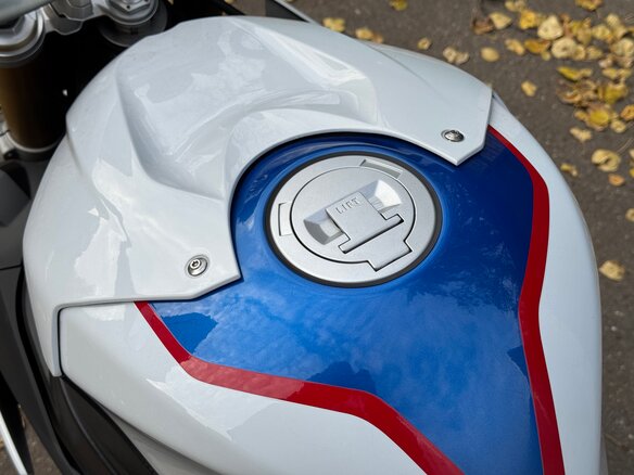 2018 BMW S 1000 R, белый, 1222000 рублей - вид 12