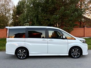 2019 Honda Stepwgn V Рестайлинг, белый, 2590000 рублей, вид 4