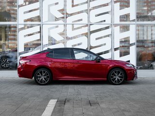 2021 Toyota Camry VIII (XV70) Рестайлинг, красный, 2799000 рублей, вид 5