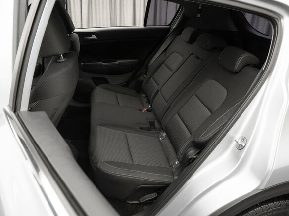2018 Kia Sportage IV Рестайлинг, серебристый, 1800000 рублей - вид 11