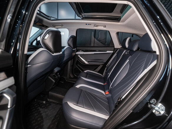 2026 Geely Atlas II, чёрный - вид 11
