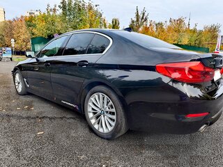 2019 BMW 5 серии 520d xDrive VII (G30/G31/G38), чёрный, 4300000 рублей, вид 4