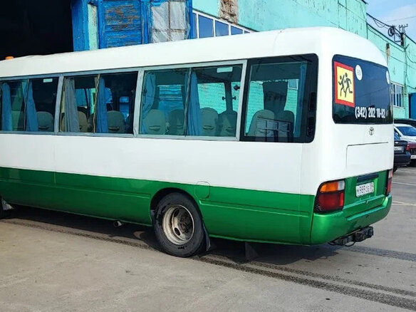 2003 Toyota Coaster, белый, 1650000 рублей - вид 3