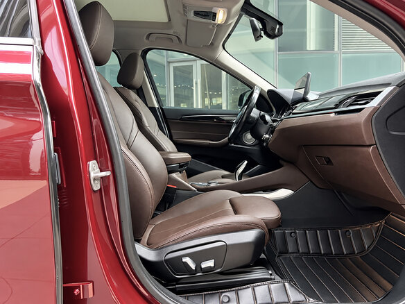 2022 BMW X1 18i sDrive III (U11/U12), пурпурный - вид 20